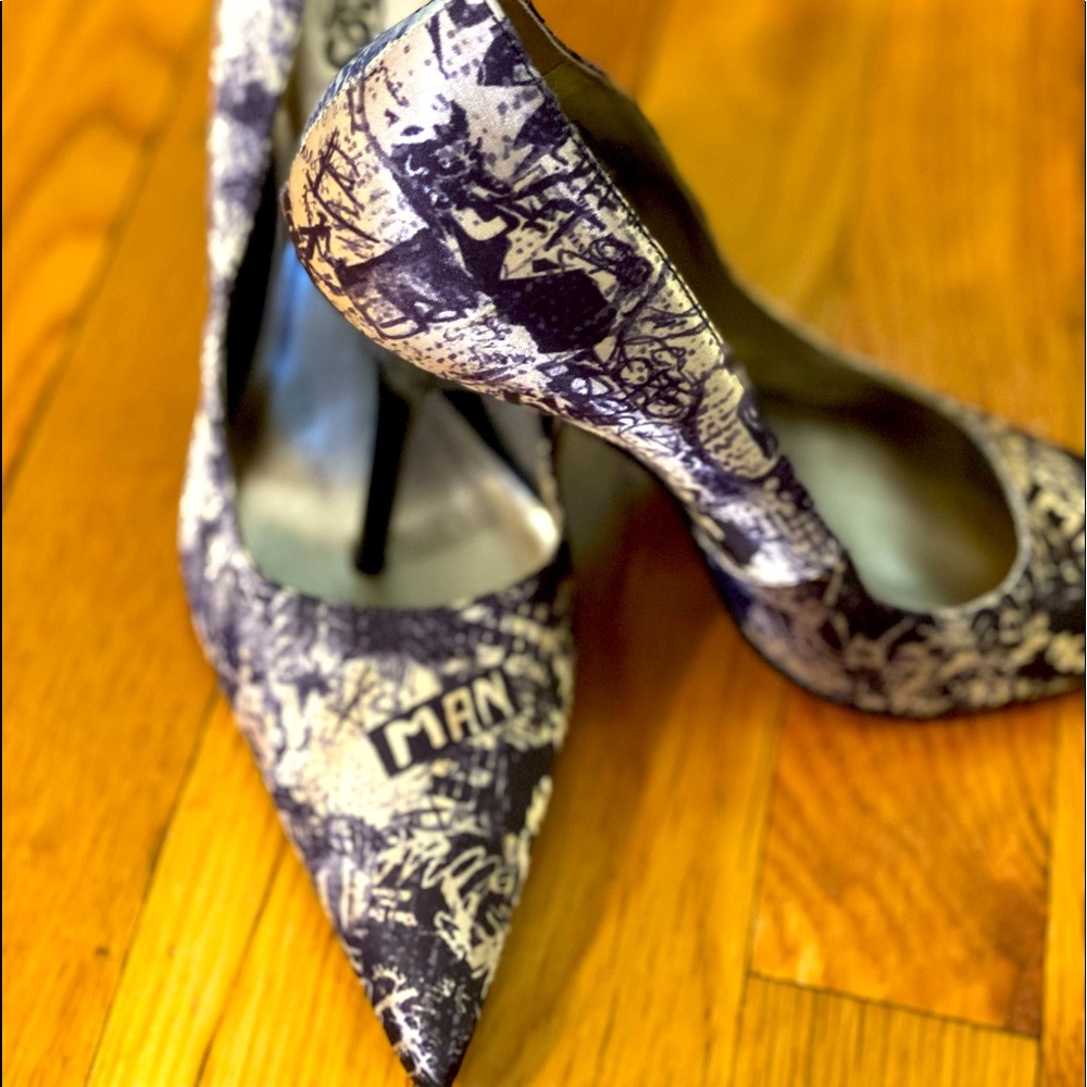 Pointed print heels